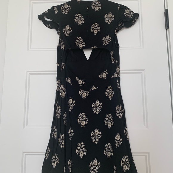 Sunday’s Best Rand dress (Aritzia) - Picture 3 of 3